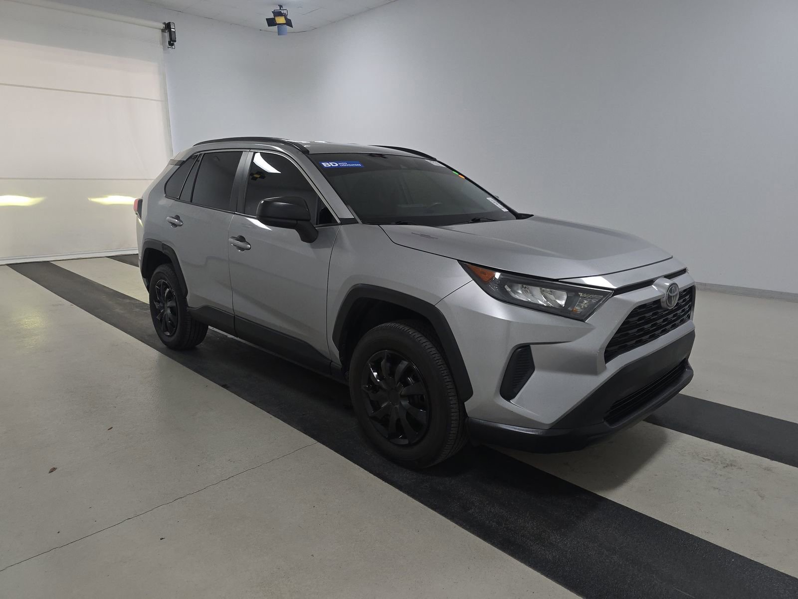 Used 2019 Toyota RAV4 LE FWD image 3