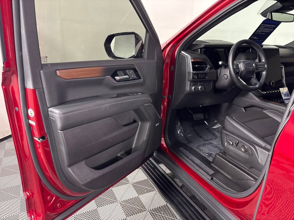 Used 2025 GMC Yukon XL Denali w/ Sun & Power Step Package image 11