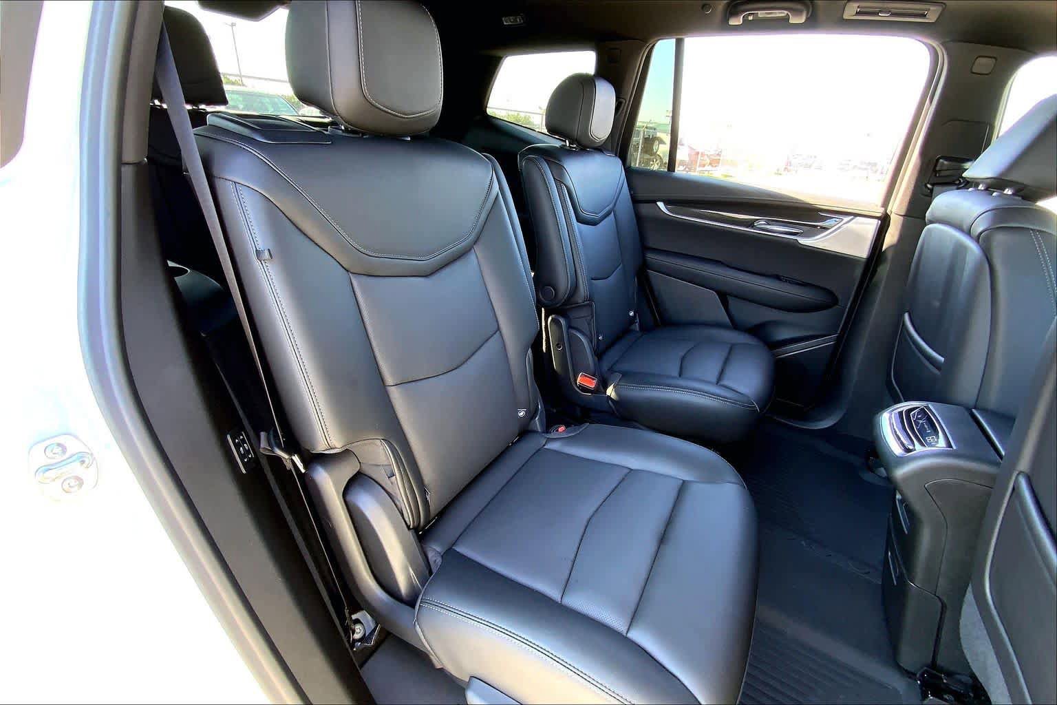 Used 2025 Cadillac XT6 Sport w/ Technology Package AWD/4WD image 19