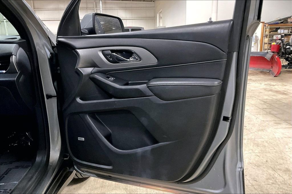 Used 2023 Chevrolet Traverse LT w/ LT Premium Package image 22