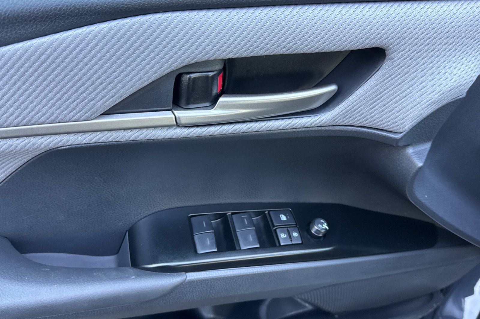 Used 2026 Toyota Camry SE w/ Convenience Package FWD image 14