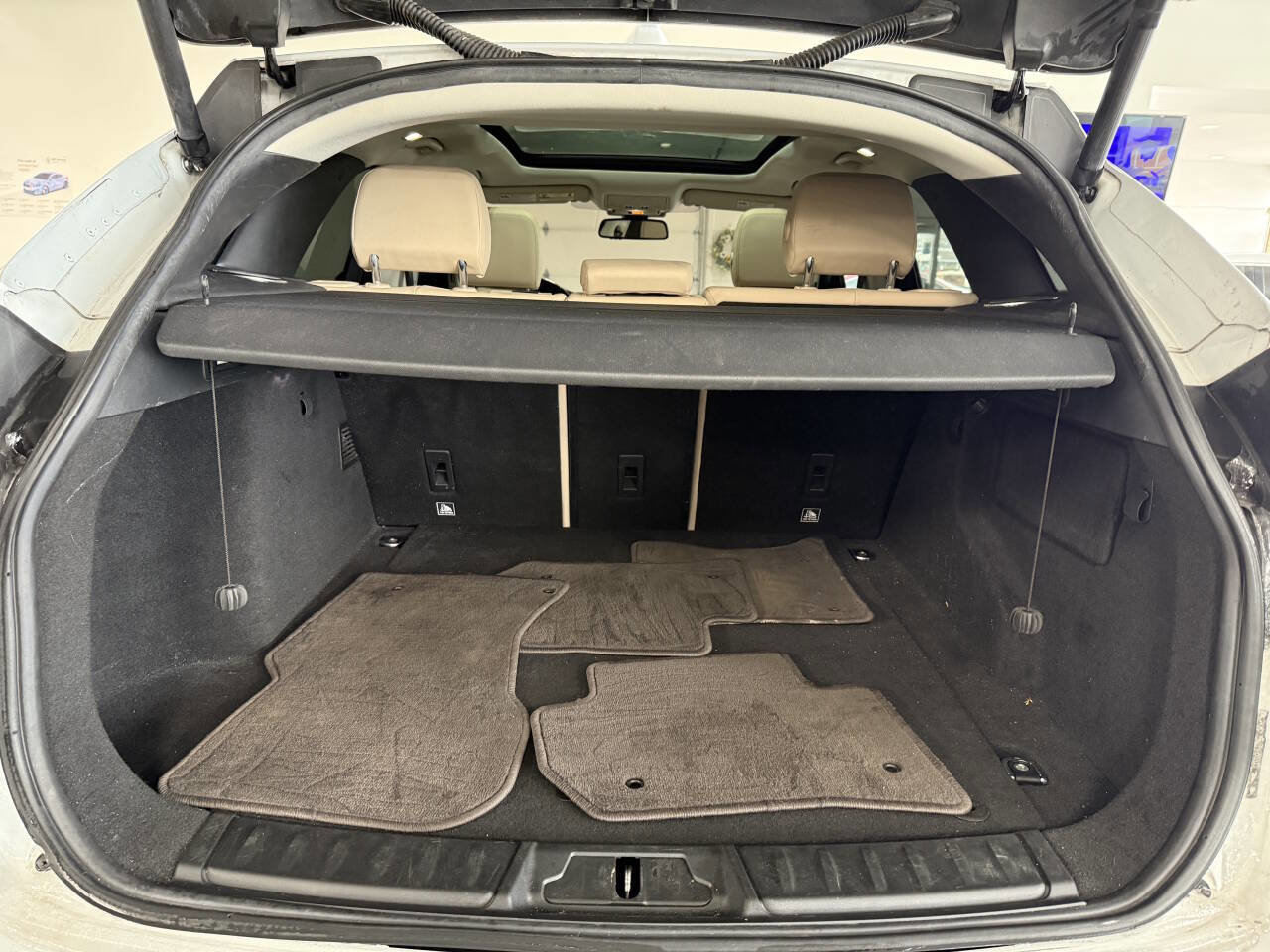 Used 2017 Jaguar F-PACE Prestige image 27