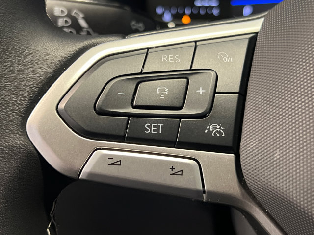 Certified 2025 Volkswagen Taos S FWD image 20