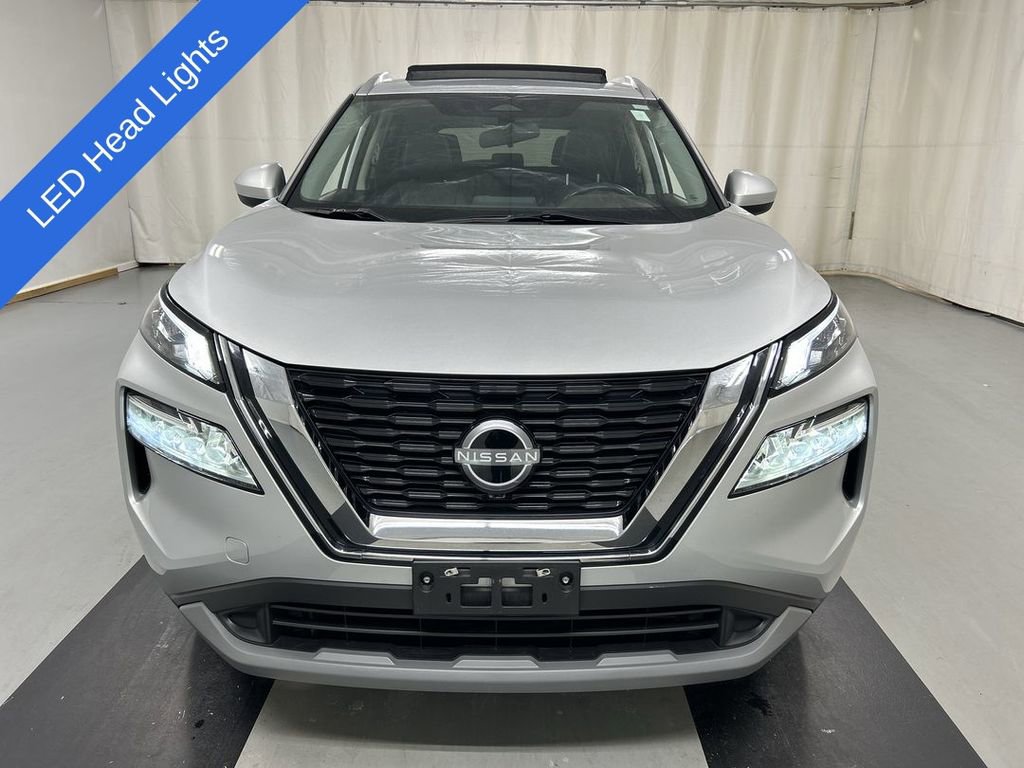 Used 2023 Nissan Rogue SV w/ SV Premium B Package image 3