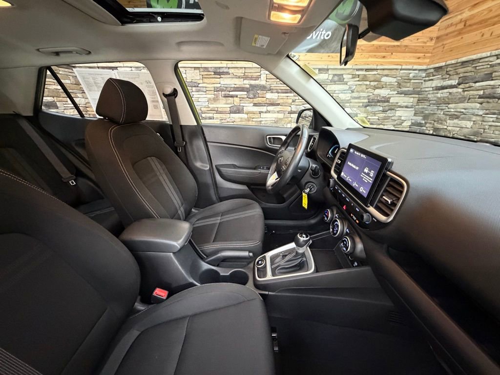 Used 2023 Hyundai Venue SEL FWD image 13