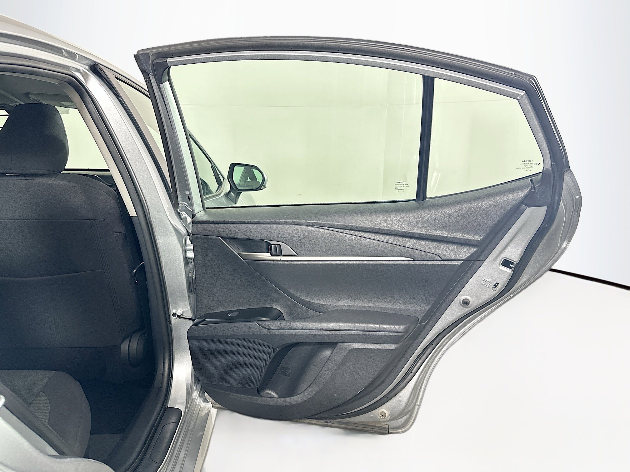 Used 2025 Toyota Camry LE image 28