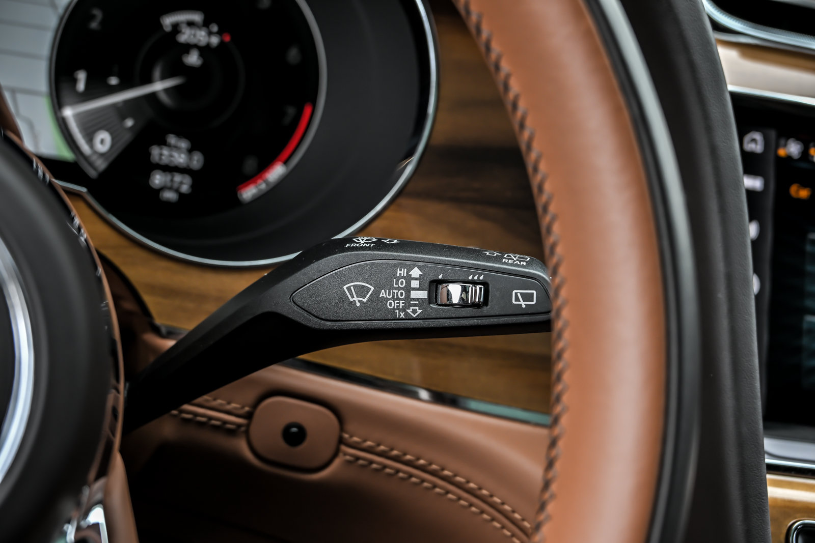Used 2022 Bentley Bentayga AWD/4WD image 36
