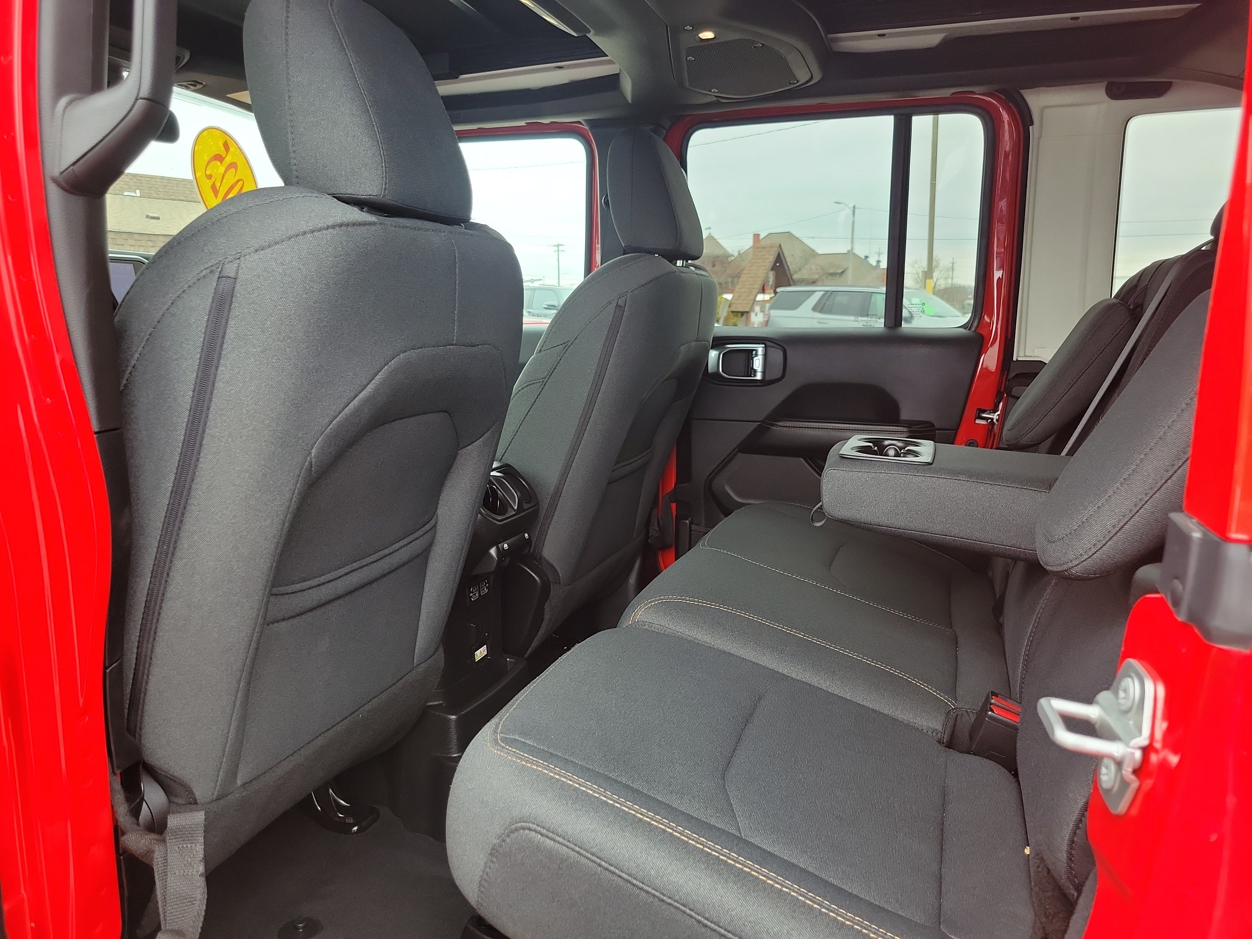 Used 2025 Jeep Wrangler Unlimited Sahara w/ Safety Group AWD/4WD image 17