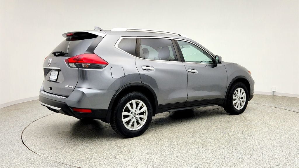 Used 2017 Nissan Rogue SV w/ SV Premium Package AWD/4WD image 5