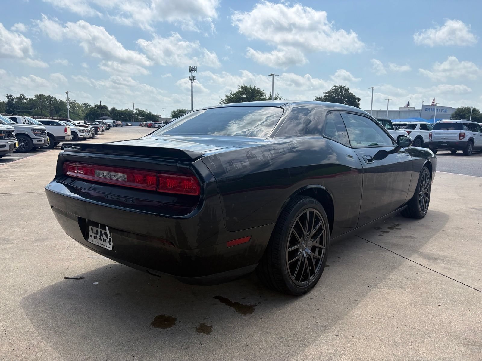 Used 2010 Dodge Challenger R/T RWD image 3