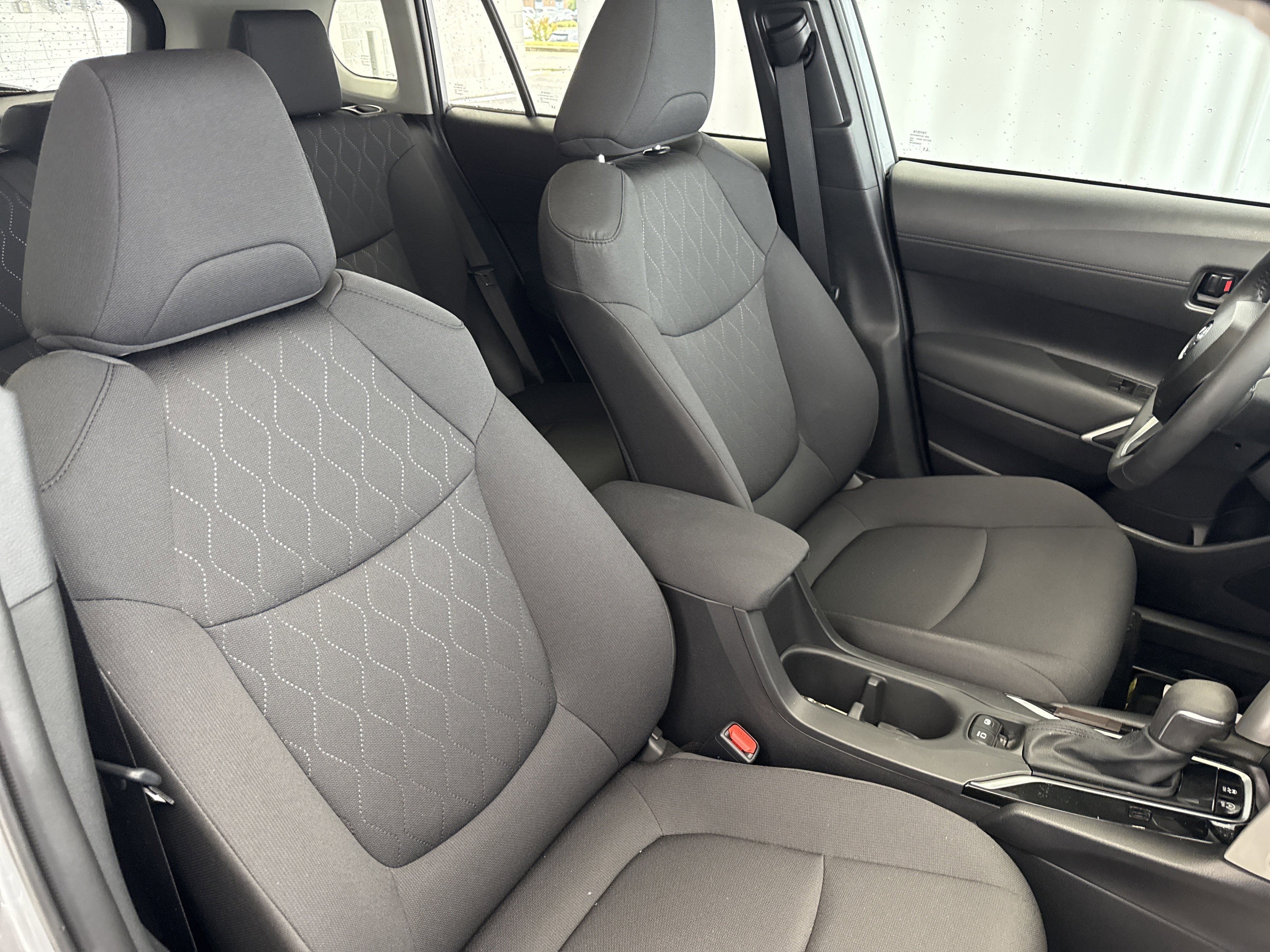 Used 2025 Toyota Corolla Cross LE image 13