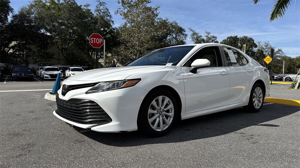 Used 2018 Toyota Camry LE image 29