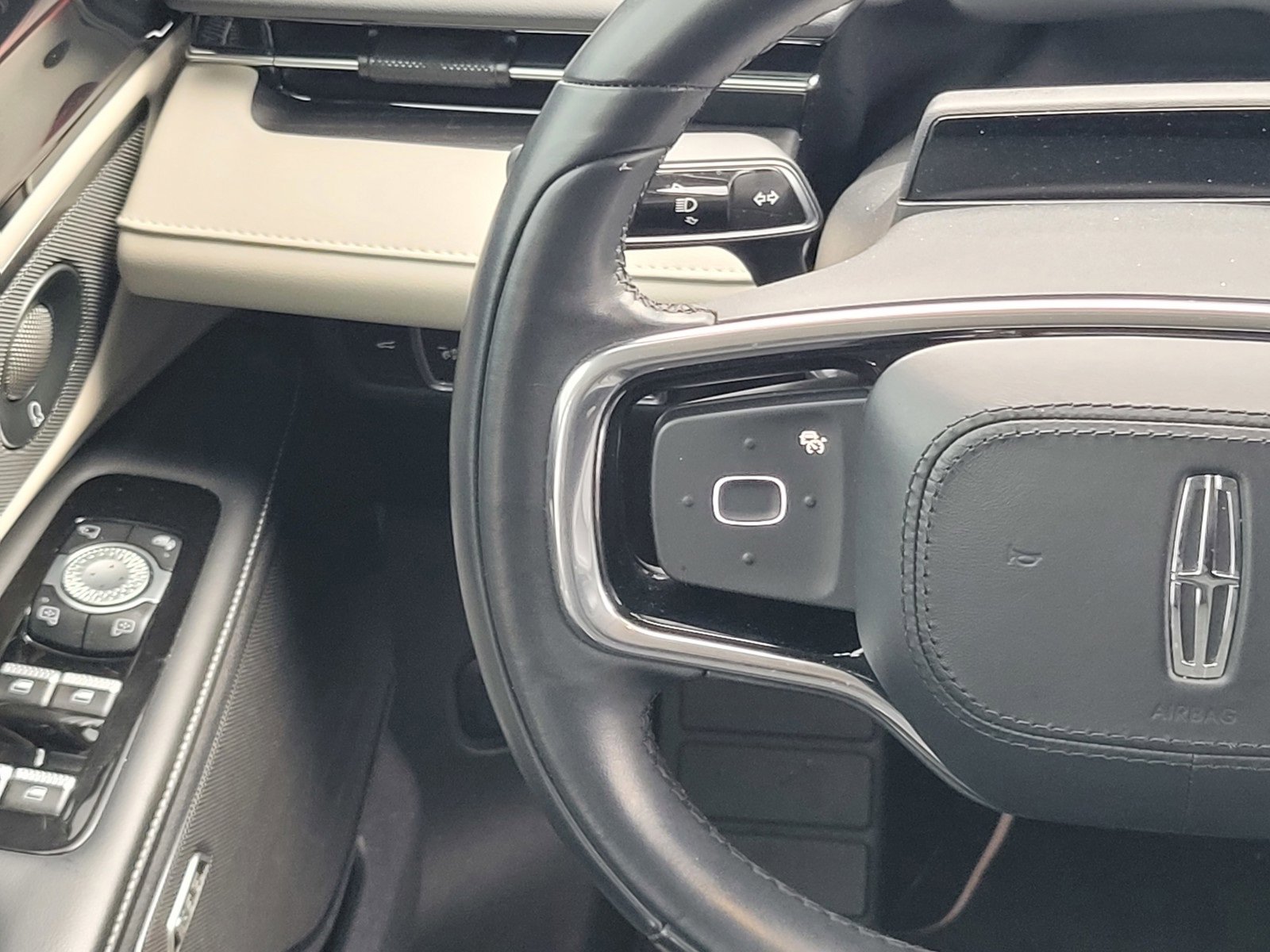 Certified 2024 Lincoln Nautilus Reserve w/ Equipment Group 202A image 13