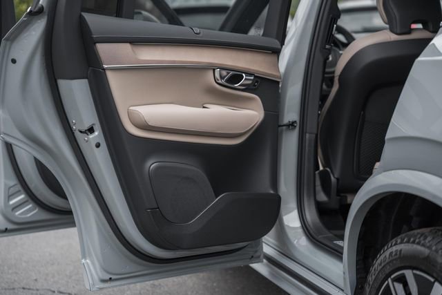 New 2026 Volvo XC90 T8 Ultra w/ Protection Package Premier image 37