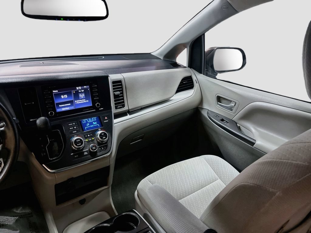 Used 2019 Toyota Sienna LE FWD image 21