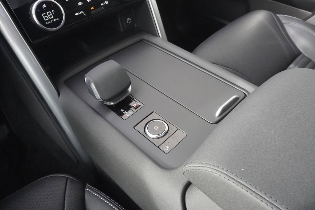Used 2025 Land Rover Discovery S image 14
