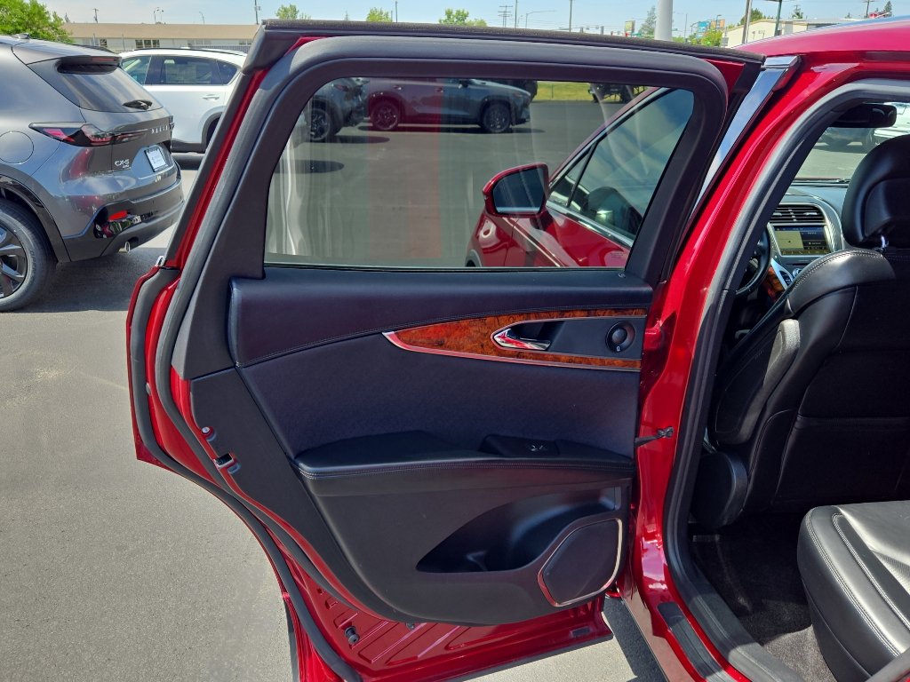 Used 2018 Lincoln MKX Select w/ Select Plus Package AWD/4WD image 13