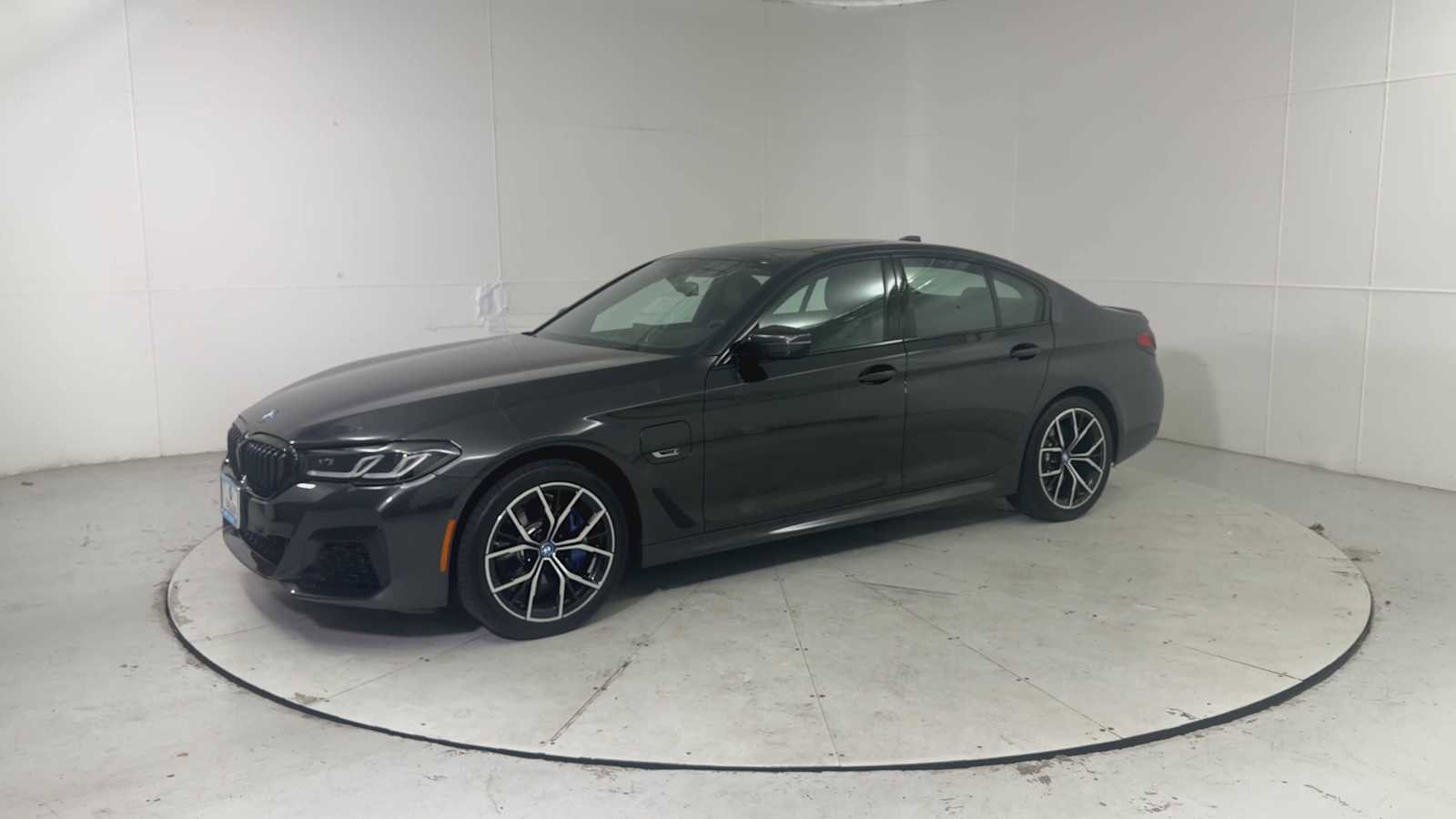 Used 2023 BMW 530e xDrive w/ Premium Package AWD/4WD image 6