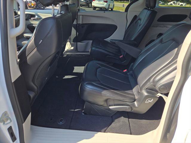 Certified 2023 Chrysler Pacifica Touring-L FWD image 19