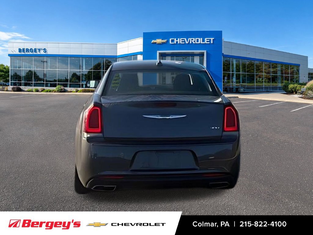 Used 2018 Chrysler 300 Touring w/ Sport Appearance Package RWD image 3