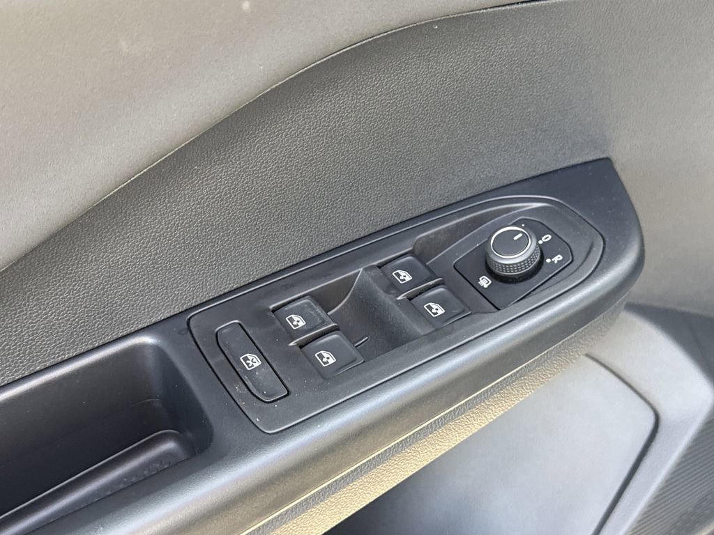 New 2026 Volkswagen Taos SE image 24