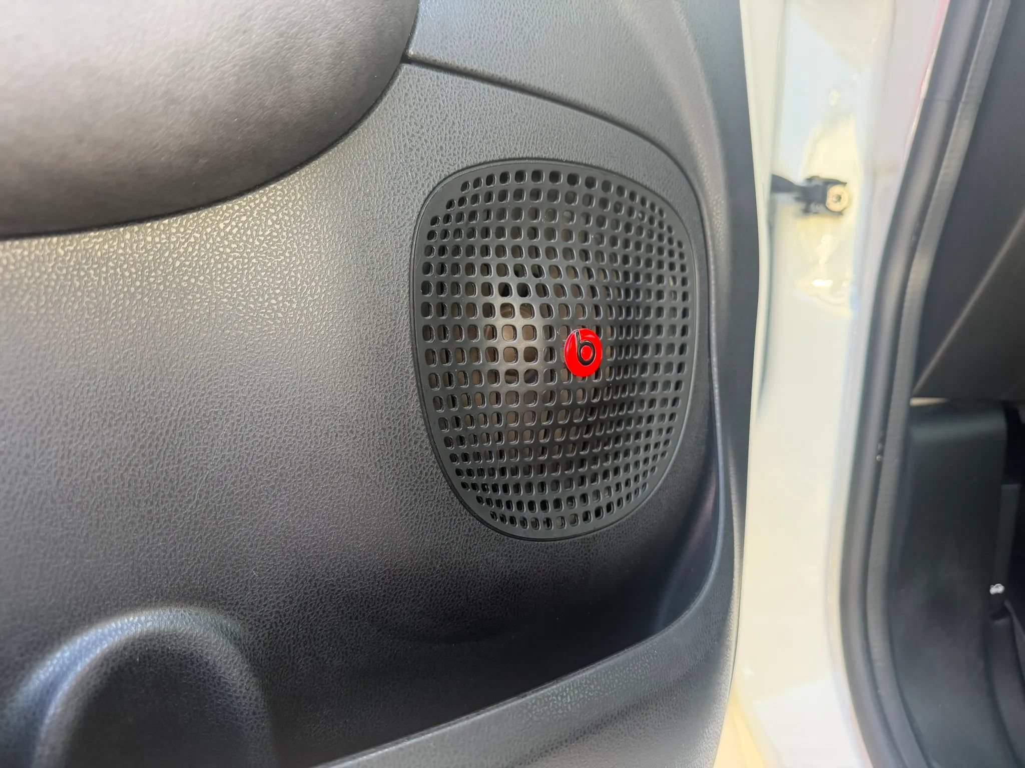 Used 2017 FIAT 500L Lounge FWD image 9