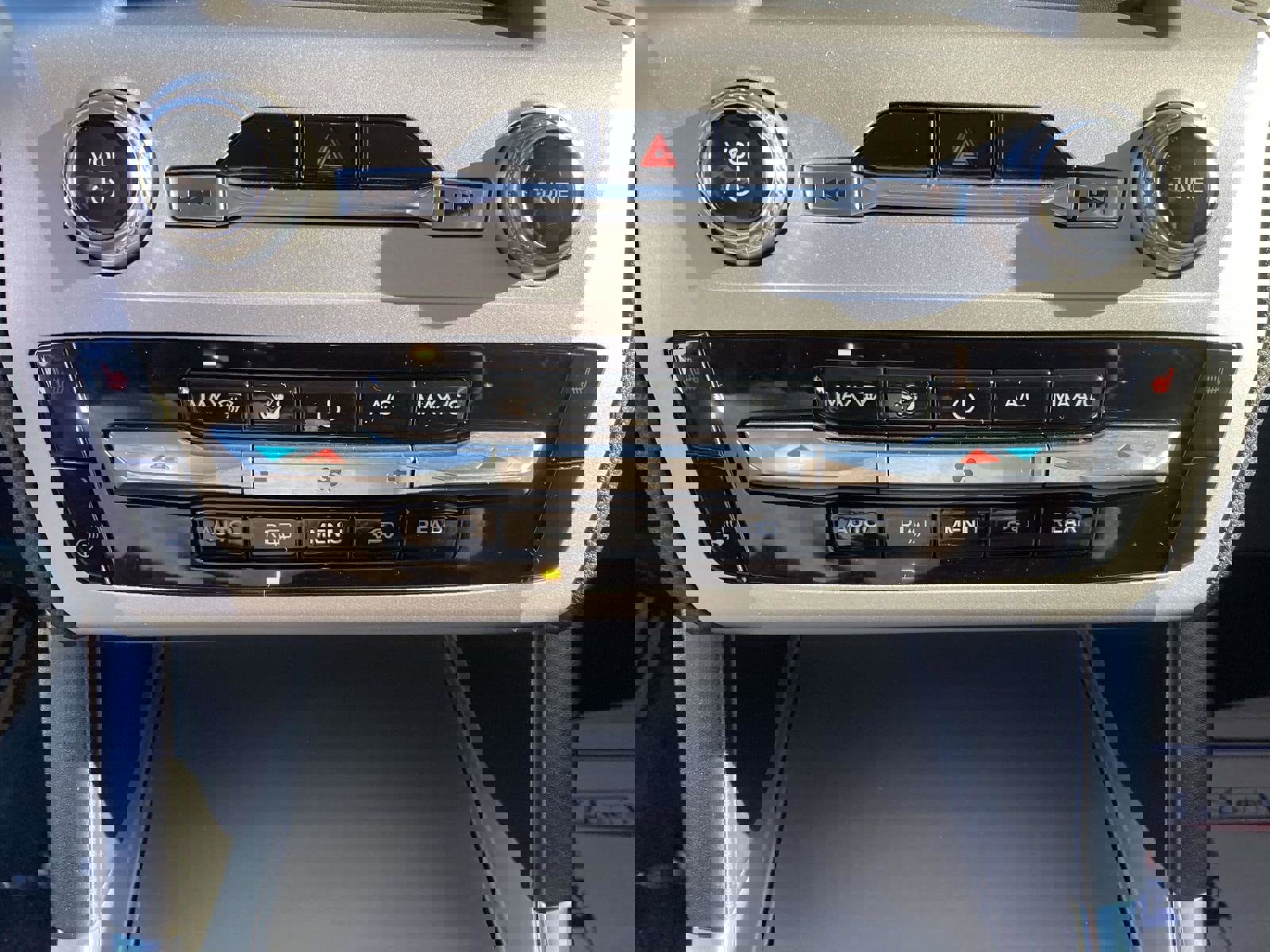 Used 2022 Ford Explorer XLT w/ Equipment Group 202A image 26