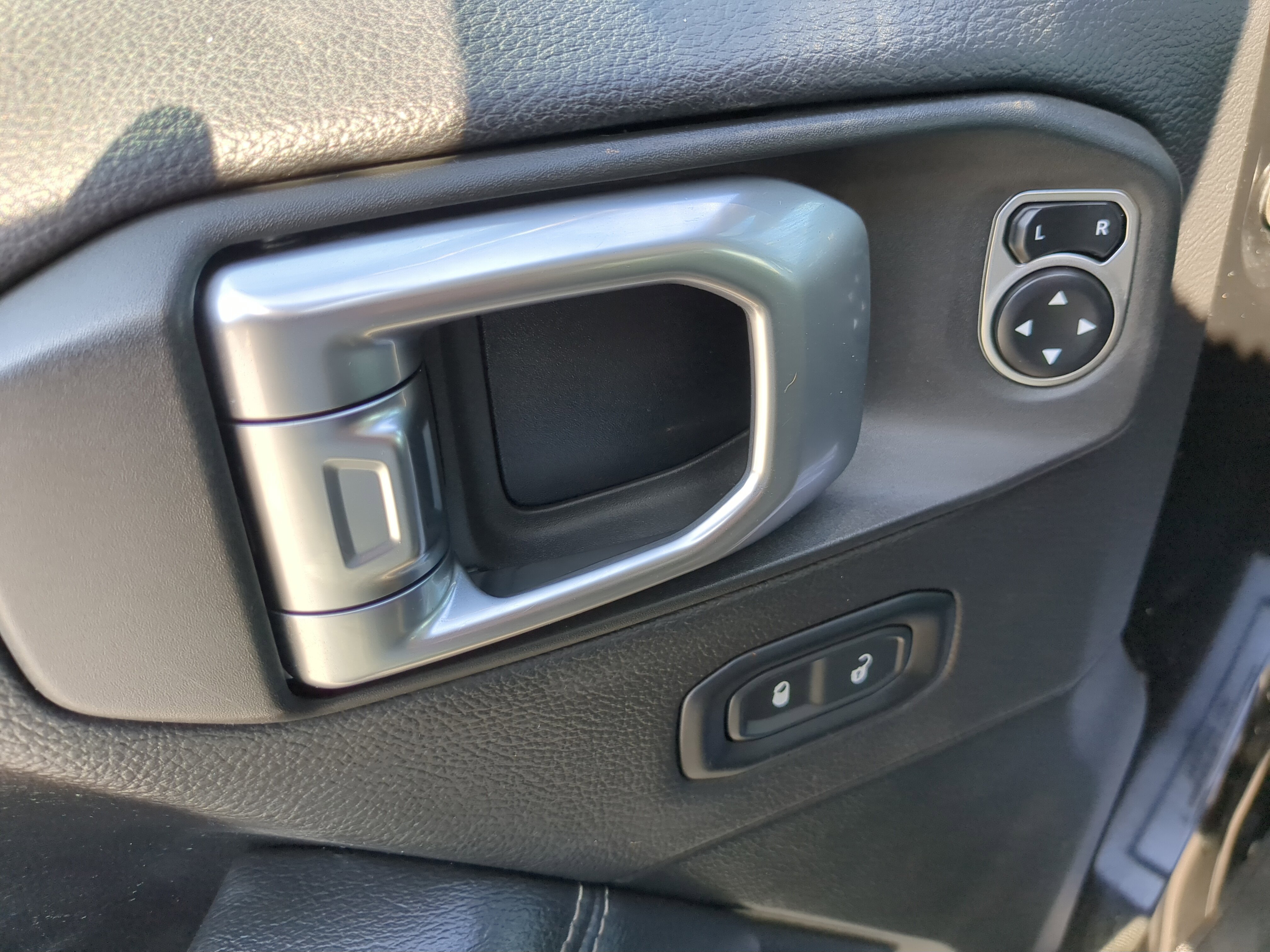 Used 2020 Jeep Gladiator Overland w/ Safety Group image 16