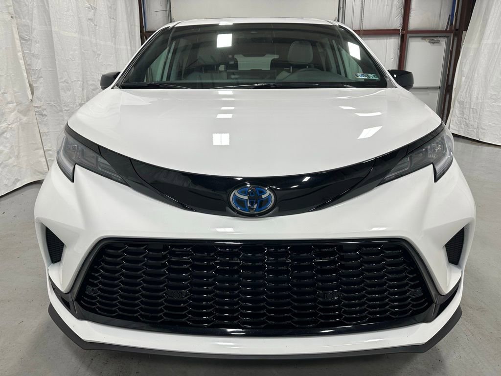 Used 2025 Toyota Sienna XSE image 2
