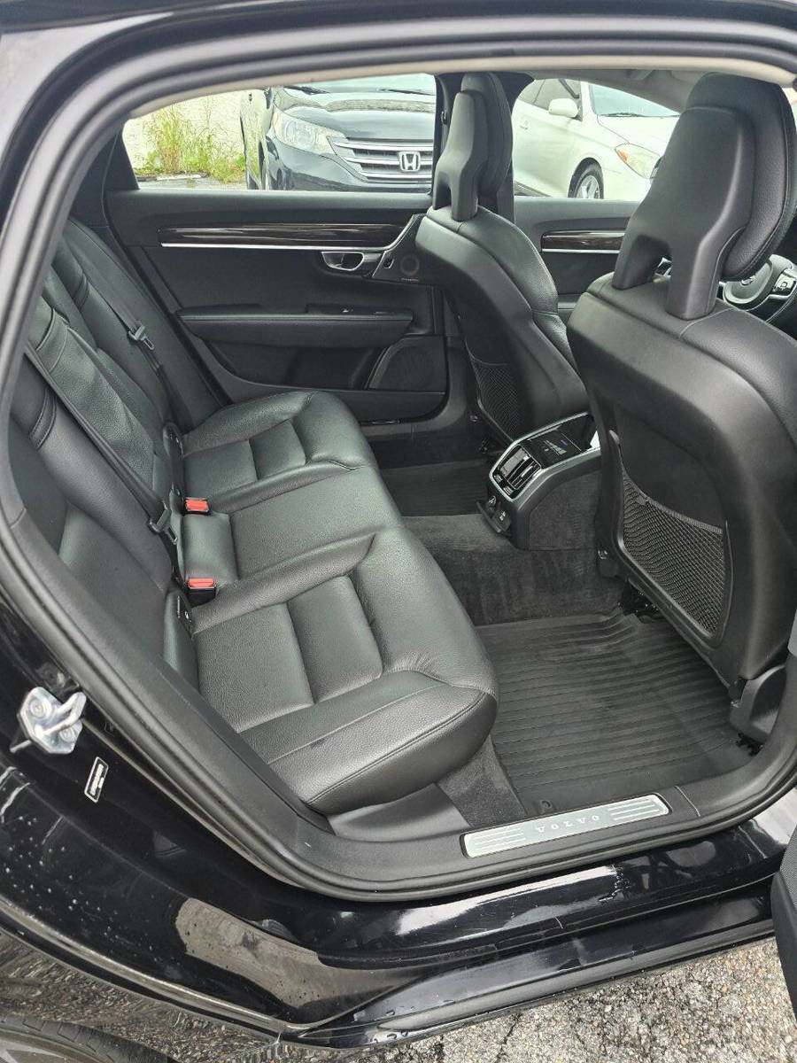 Used 2018 Volvo S90 T5 Momentum w/ Convenience Package image 12