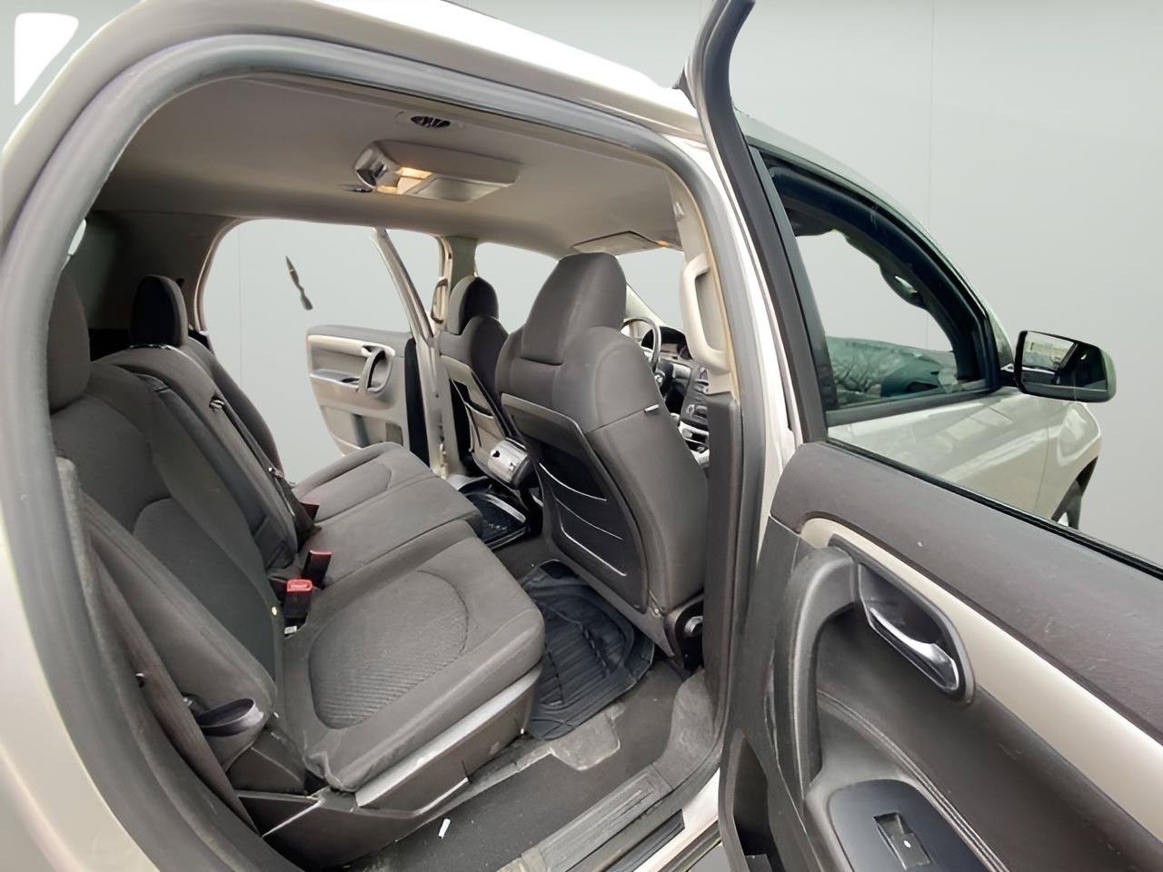 Used 2007 Saturn Outlook XE w/ Advanced Audio Pkg FWD image 37