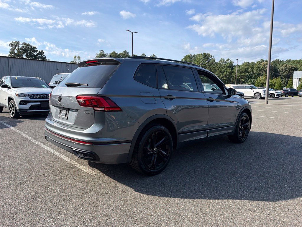 Used 2024 Volkswagen Tiguan SE R-Line AWD/4WD image 5