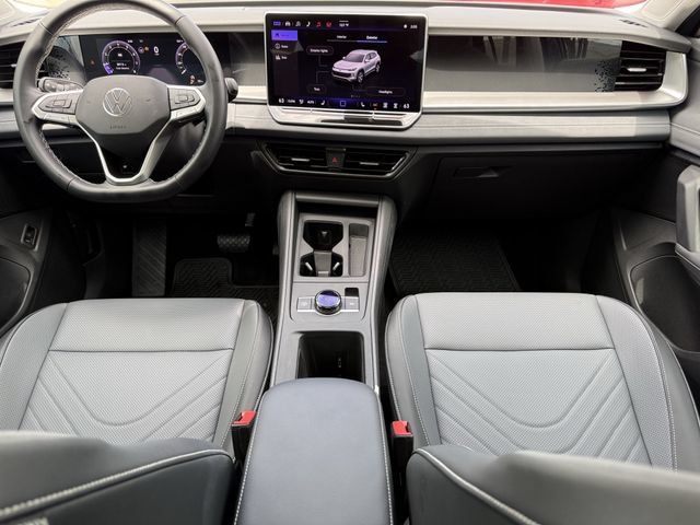 Used 2026 Volkswagen Tiguan SE FWD image 8