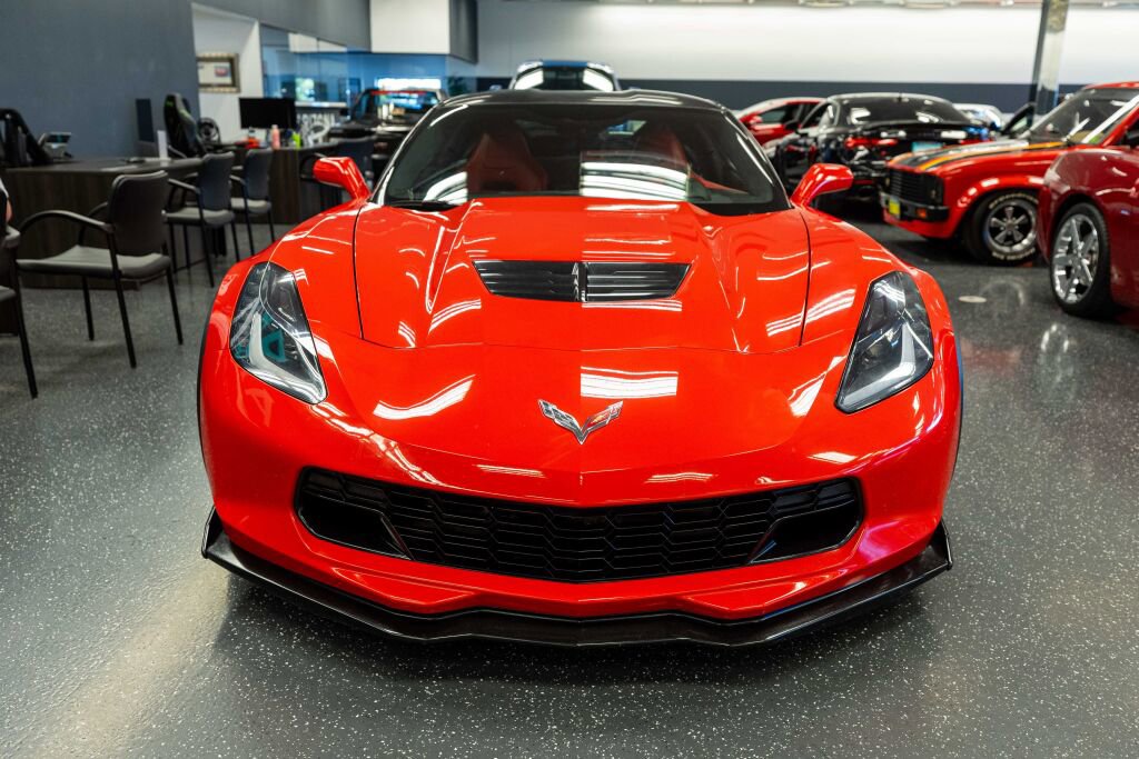 Used 2015 Chevrolet Corvette Z06 w/ 3LZ Preferred Equipment Group image 2