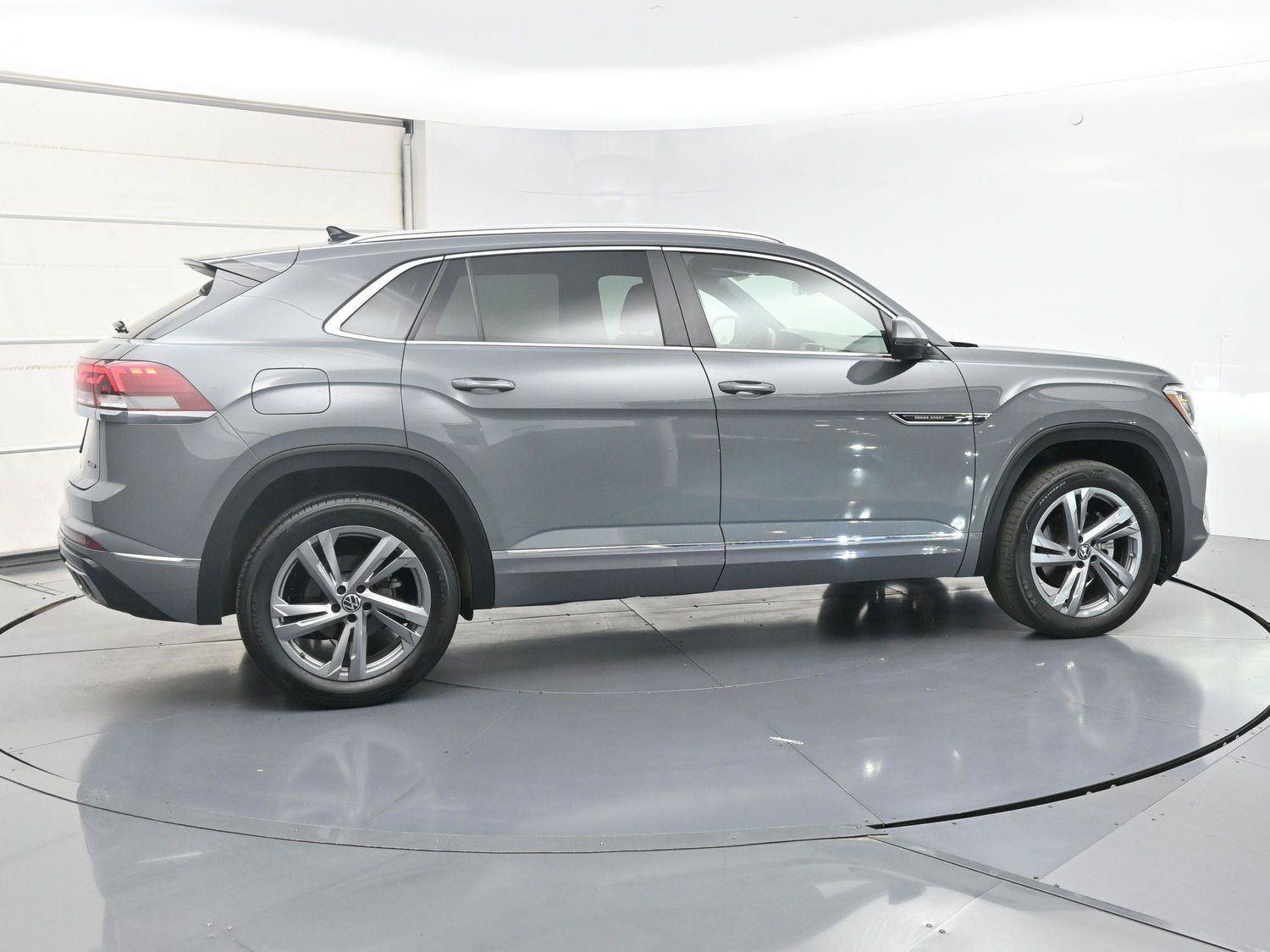 Certified 2024 Volkswagen Atlas Cross Sport SEL R-Line AWD/4WD image 27