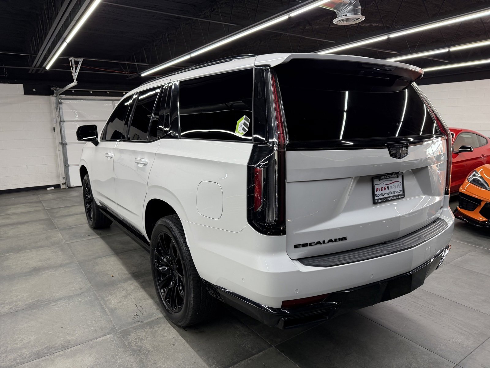 Used 2023 Cadillac Escalade Sport Platinum w/ LPO, ONYX Package image 4