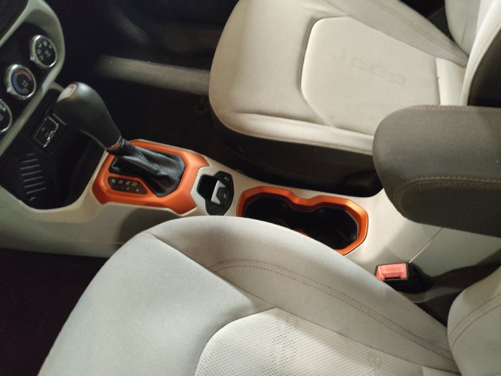 Used 2017 Jeep Renegade Latitude FWD image 26