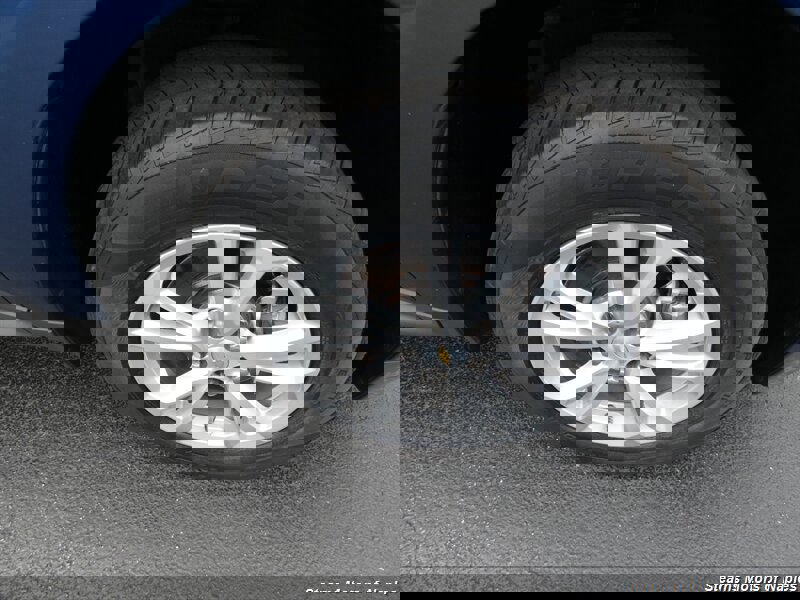 Used 2017 Chevrolet Equinox LT w/ Convenience Package image 18