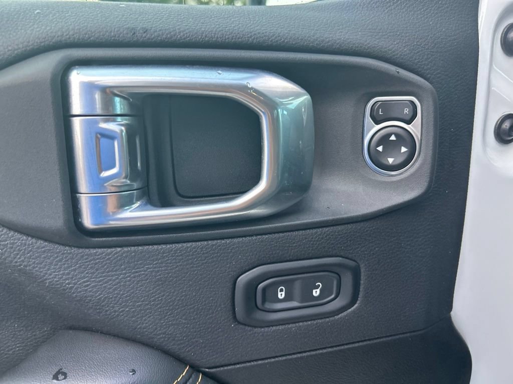 Used 2025 Jeep Wrangler Unlimited Sahara AWD/4WD image 36