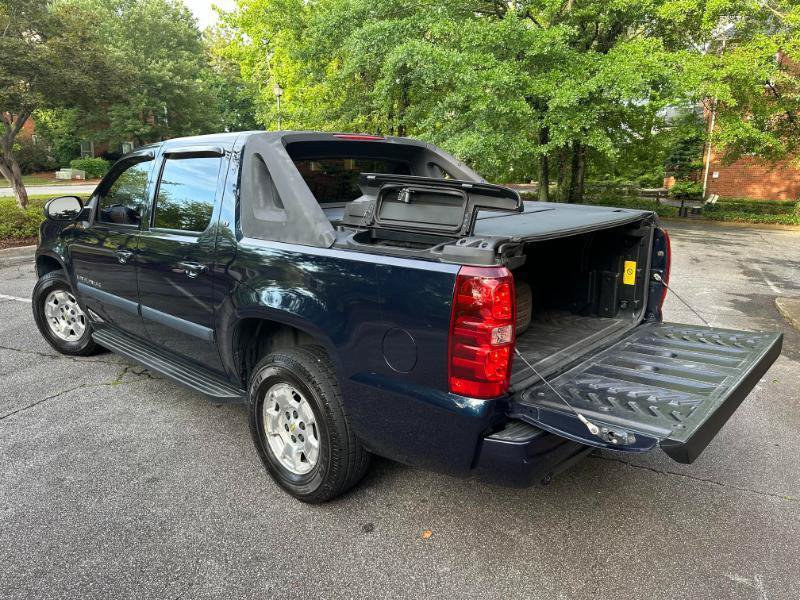 Used 2008 Chevrolet Avalanche LT w/ LT Preferred Equipment Group AWD/4WD image 16