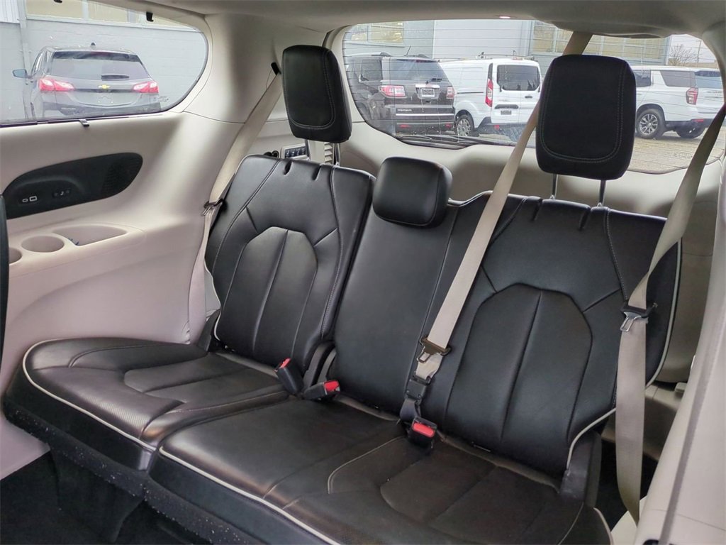 Used 2022 Chrysler Pacifica Limited image 35