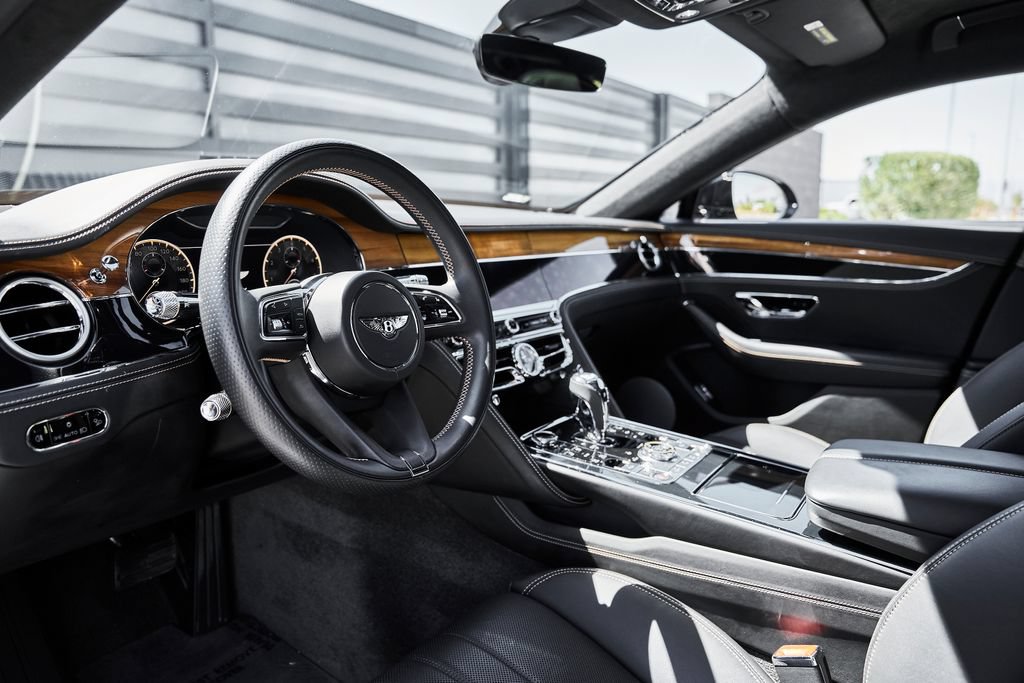 Used 2024 Bentley Flying Spur V8 AWD/4WD image 2