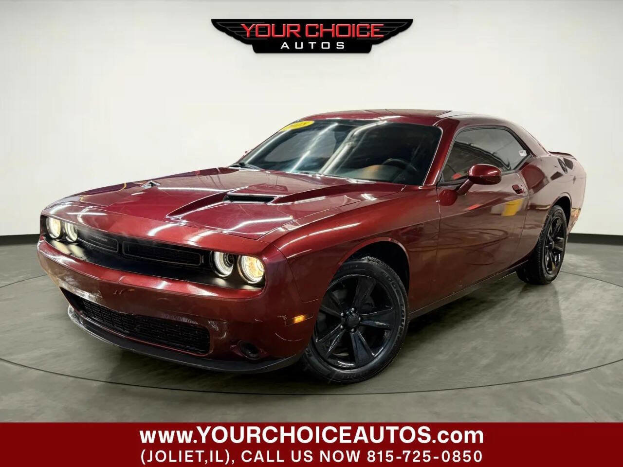 Used 2018 Dodge Challenger SXT image 1