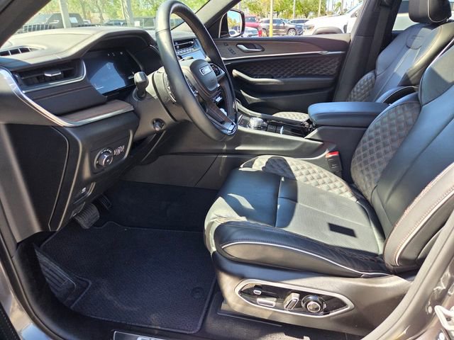 Used 2025 Jeep Grand Cherokee Summit image 10