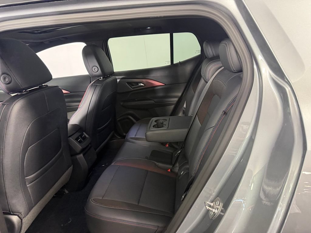 Used 2025 Chevrolet Equinox EV RS FWD image 28