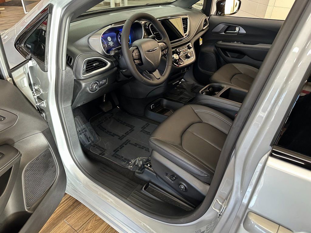 New 2026 Chrysler Pacifica Select w/ S Appearance Package image 9