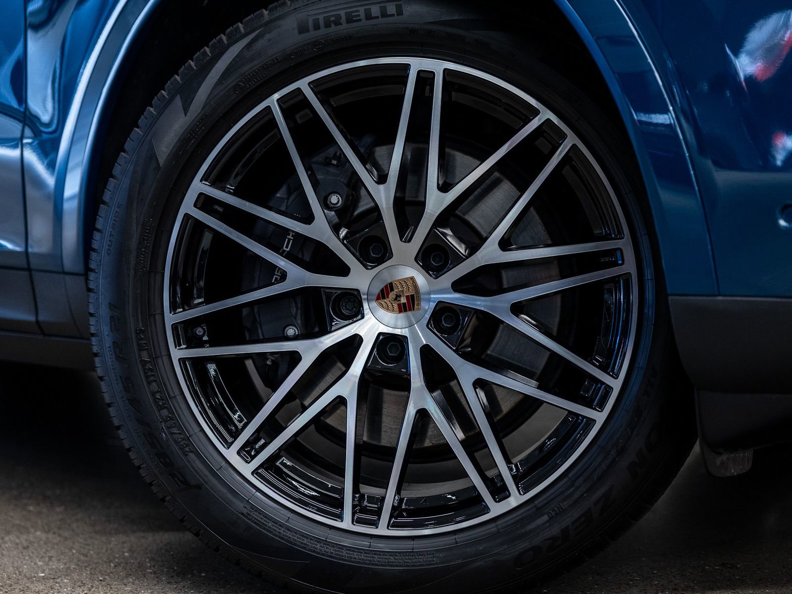 Certified 2025 Porsche Cayenne AWD/4WD image 19