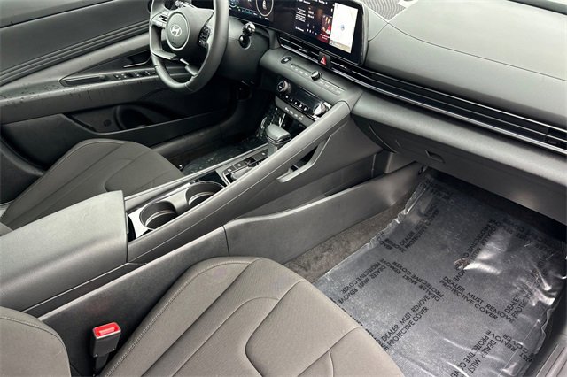 Used 2025 Hyundai Elantra SEL image 15