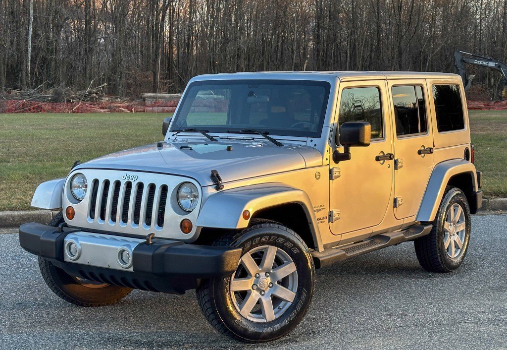 Used 2012 Jeep Wrangler Unlimited Sahara w/ Dual Top Group image 4