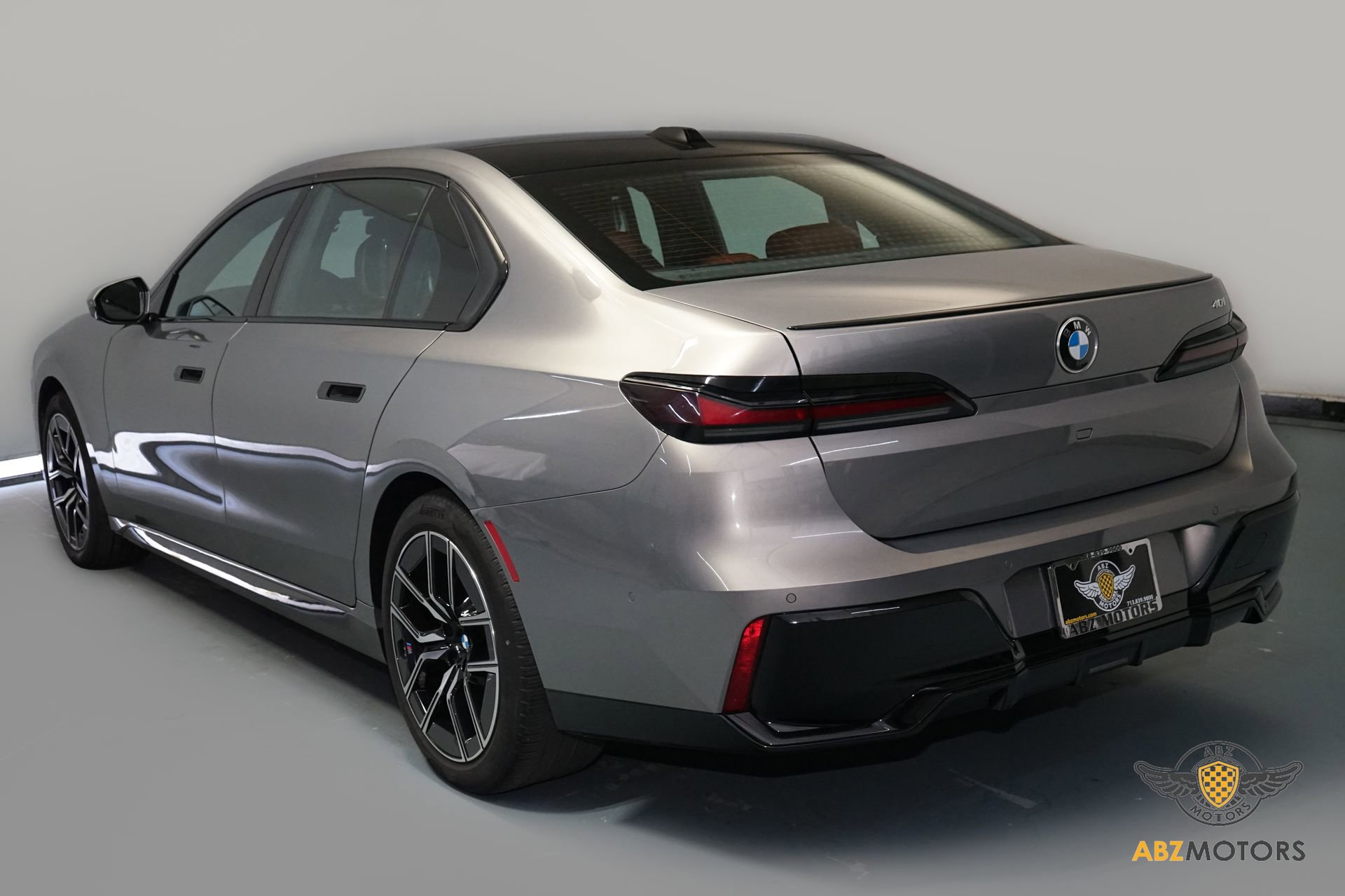 Used 2023 BMW 740i image 7